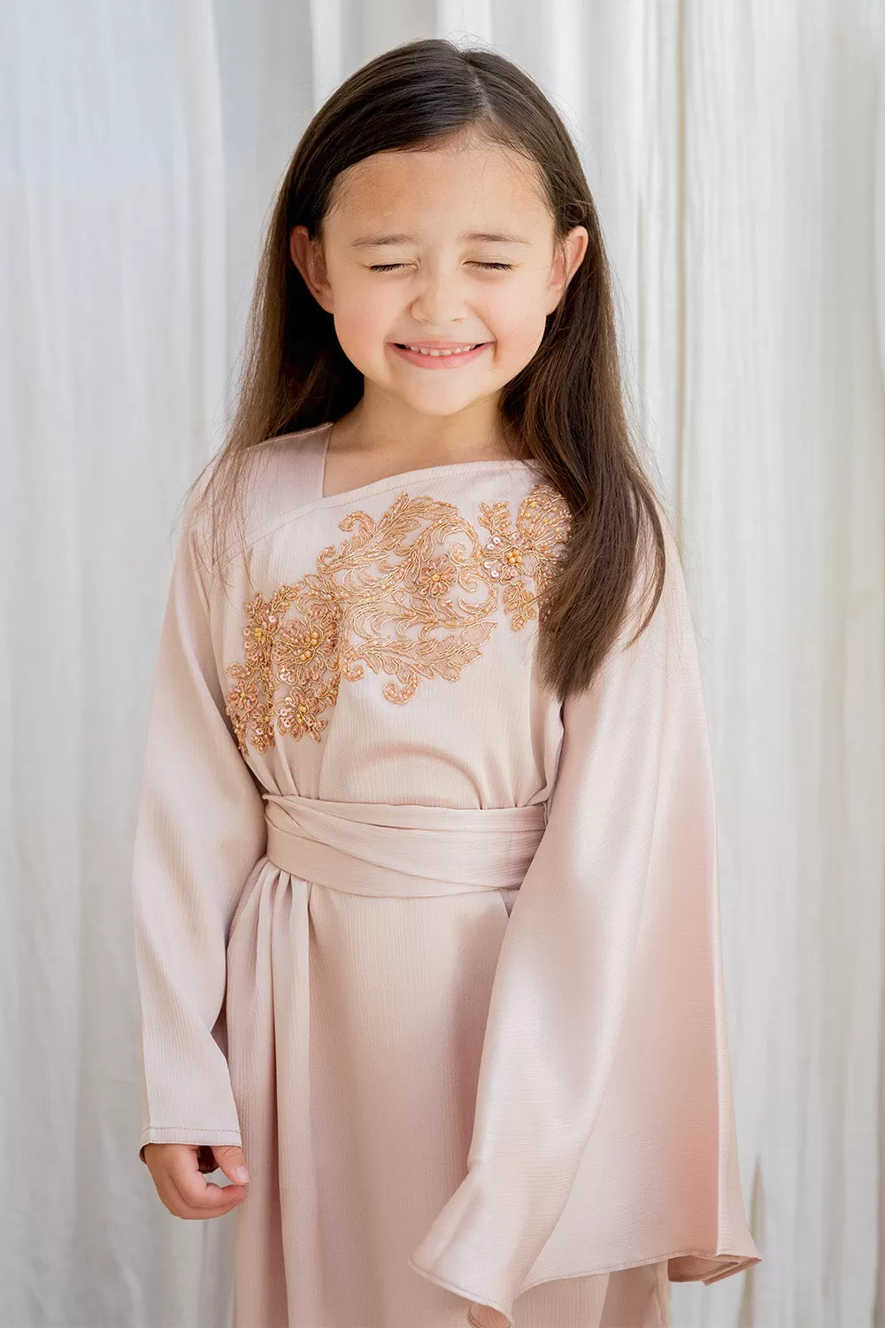 Blushing Leyla Abaya