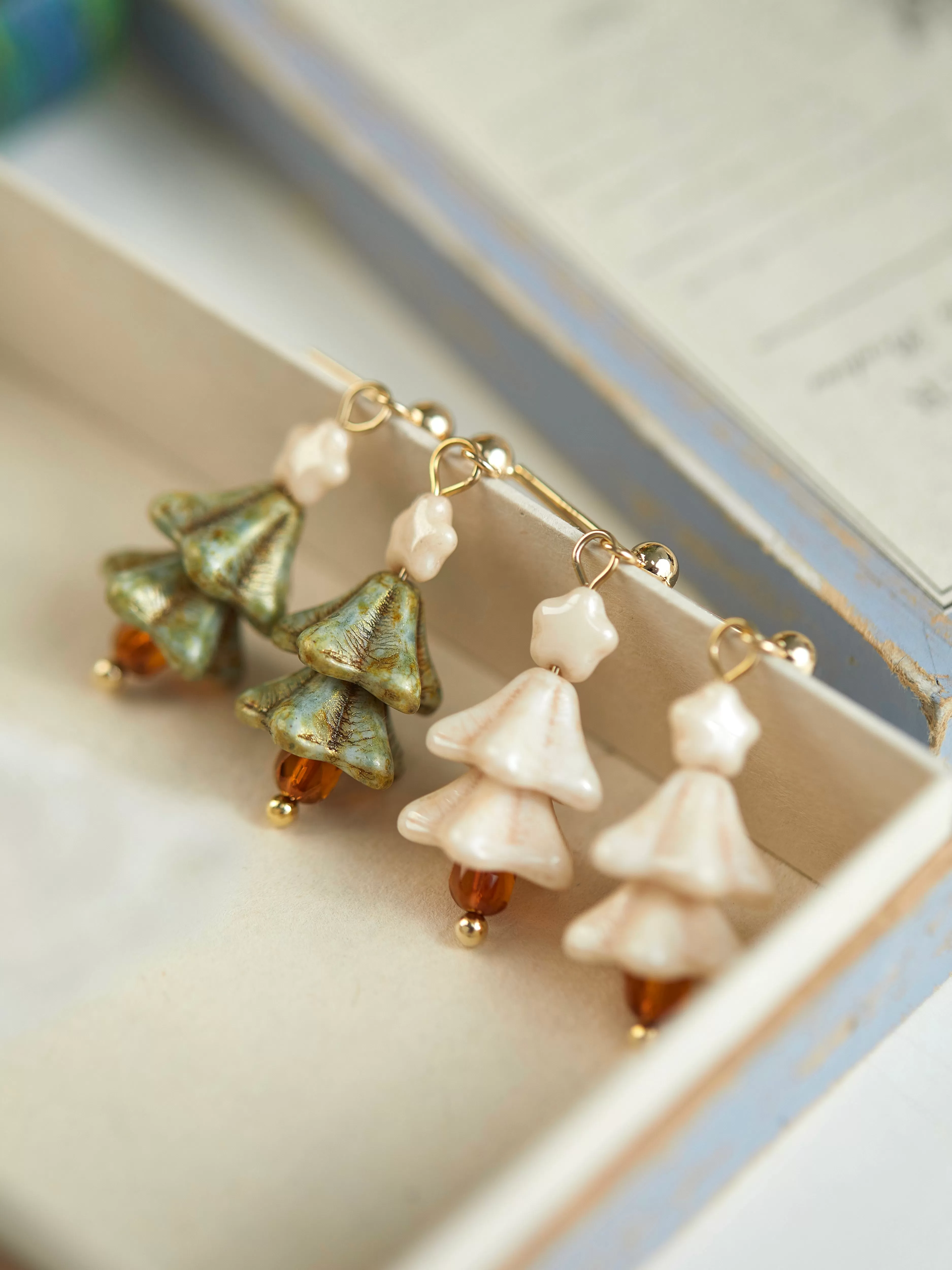 Cute Glass Christmas Tree Star Earrings Earclip LJC23