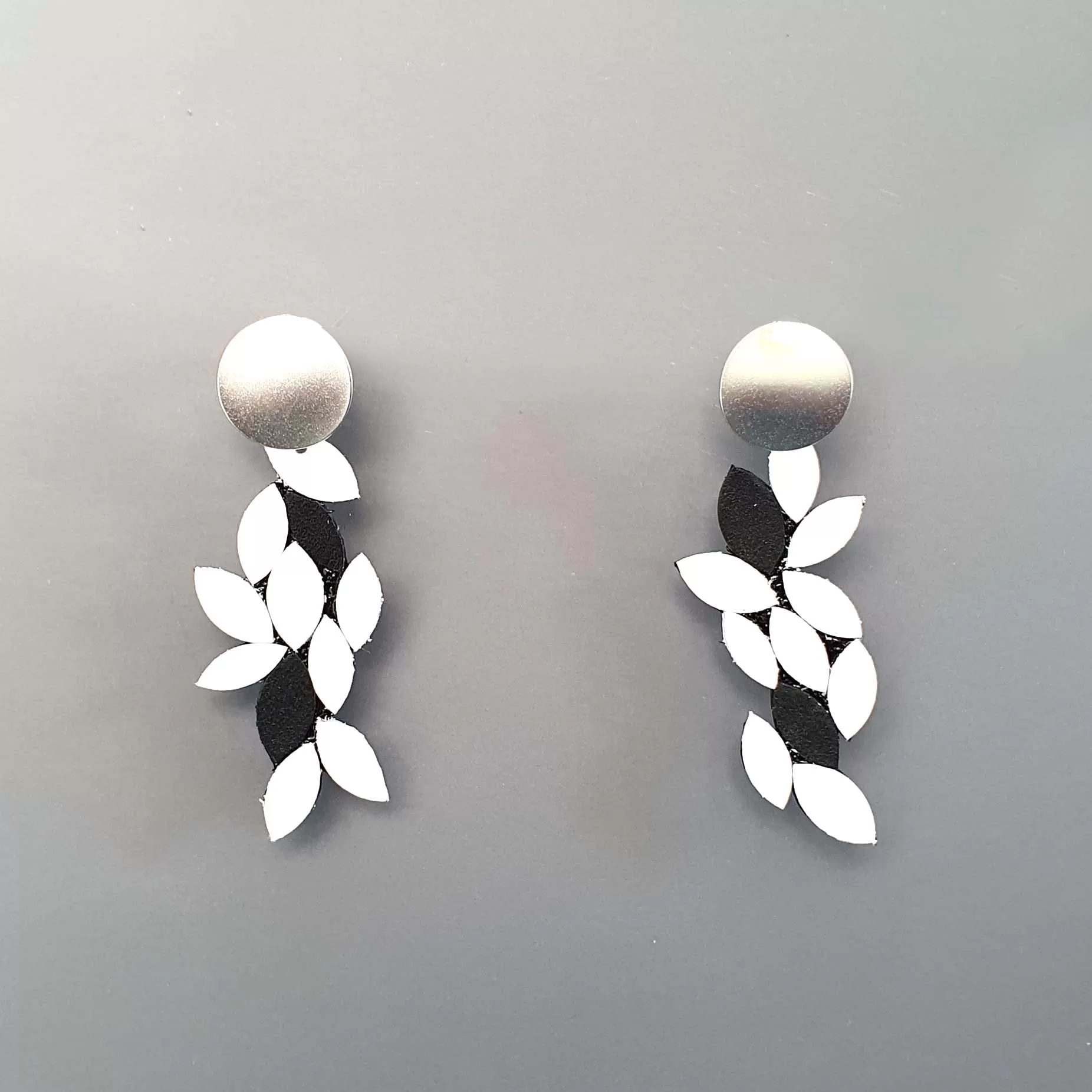 Leaf Black dangle leather earrings