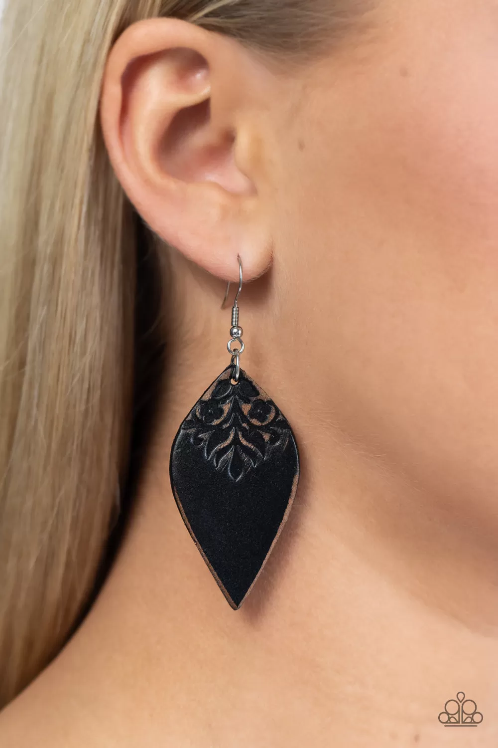 Paparazzi Naturally Nostalgic Black Earrings