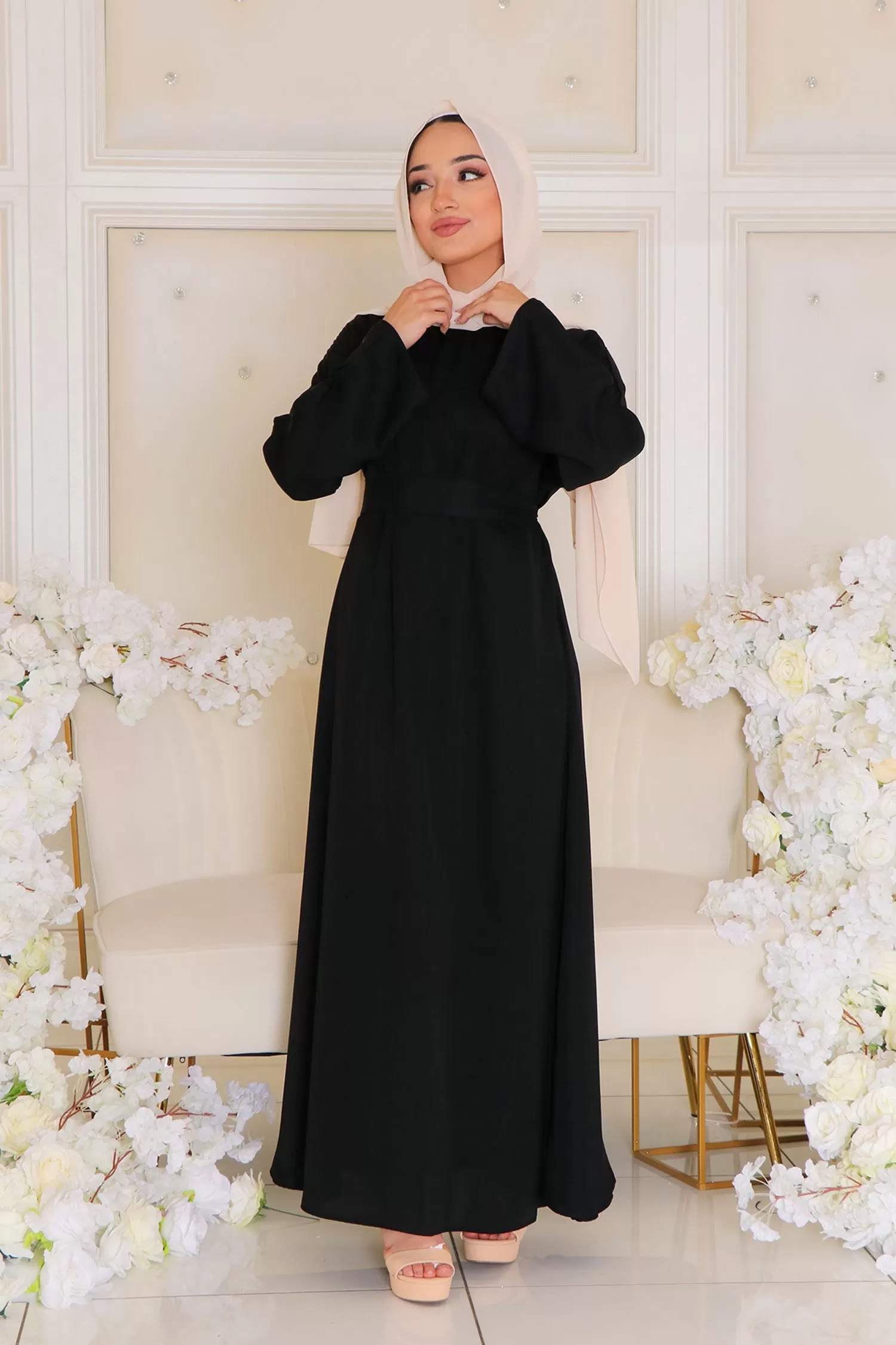 Rhea Essential Closed Abaya- Black