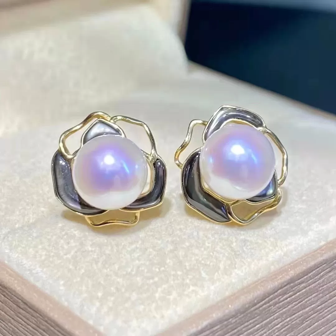 SGARIT 8-8.5mm 18K Yellow Gold Japanese Akoya Sea Pearl Stud Earrings