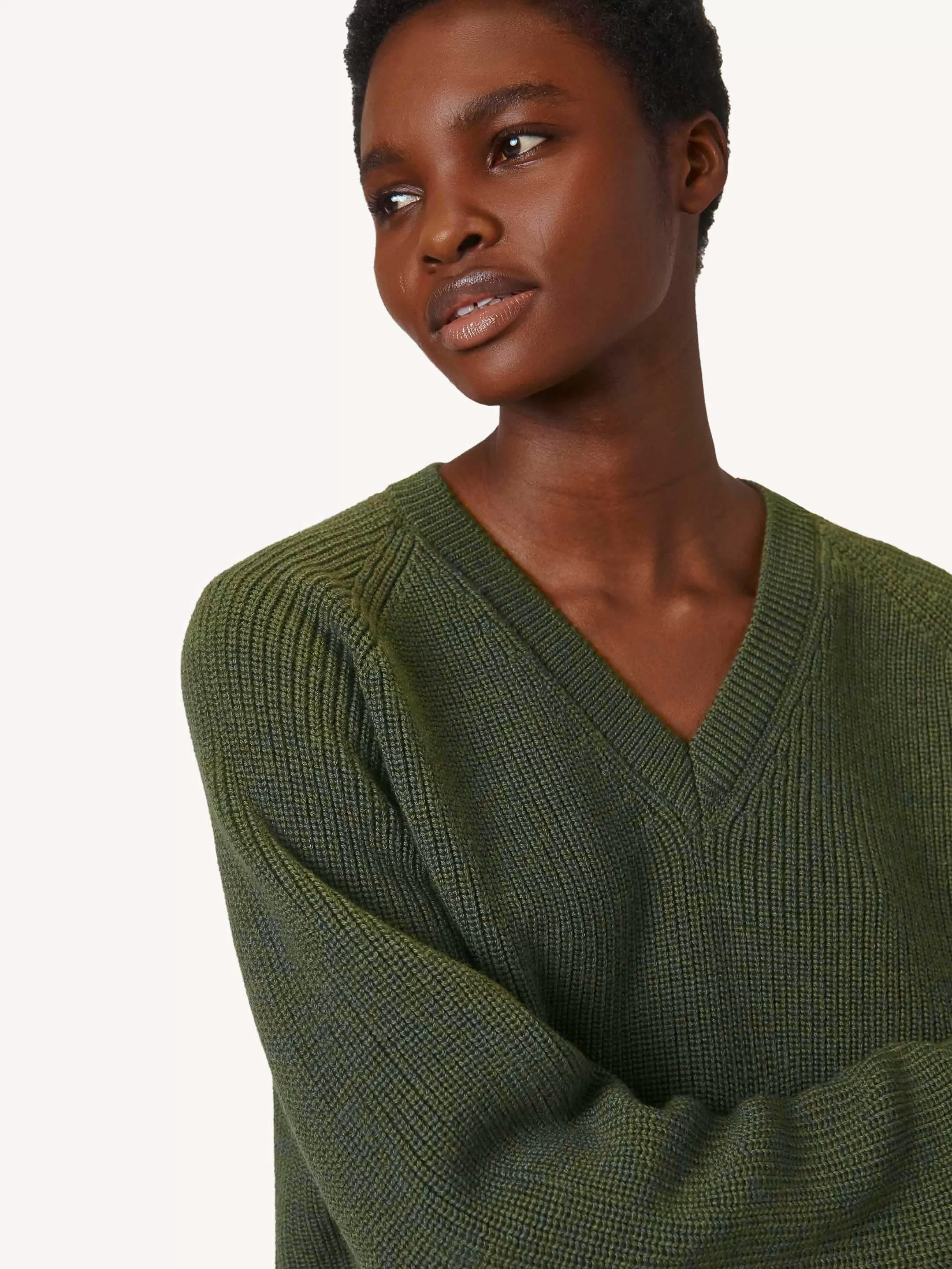 The V-Neck - Moss Green