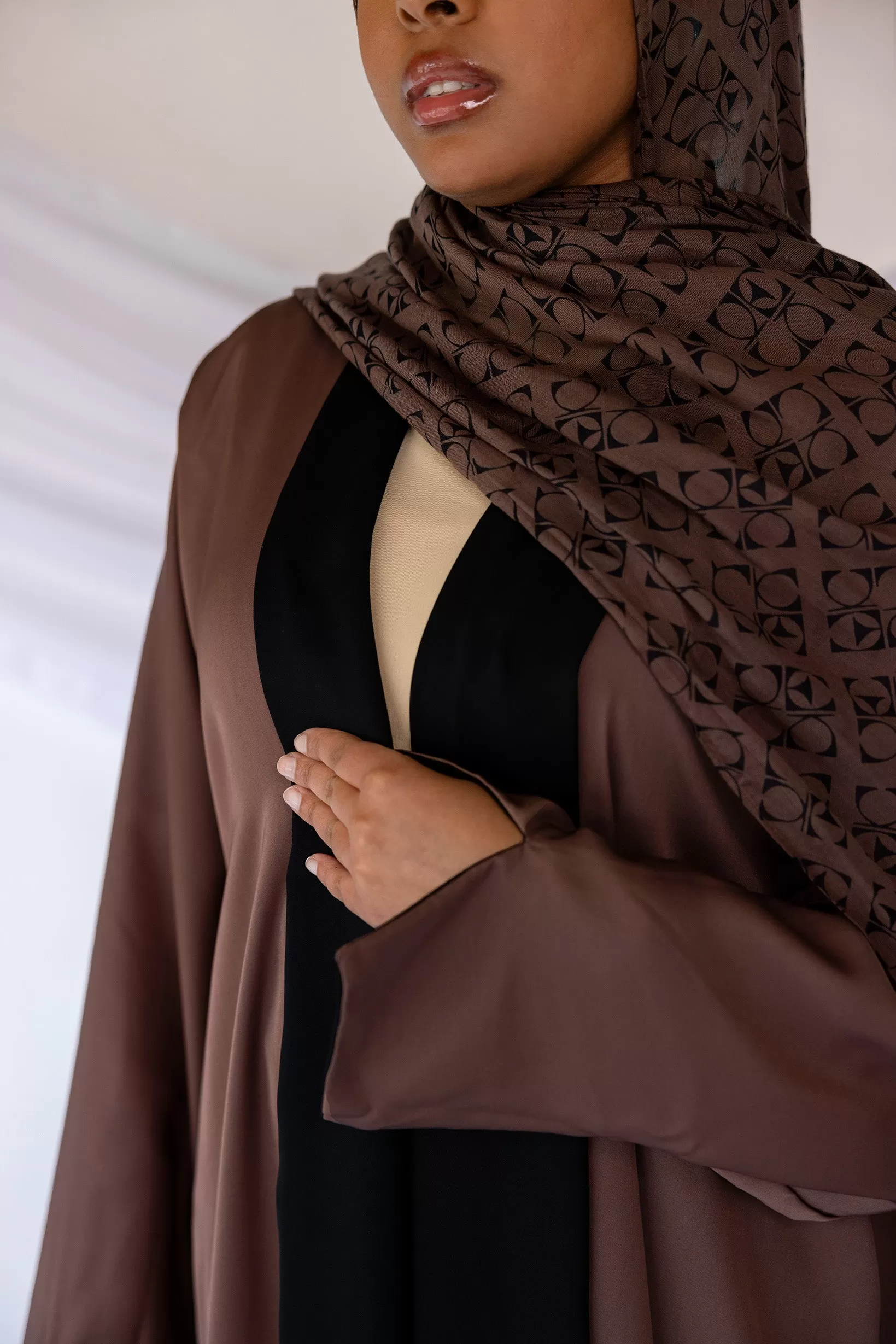 two-tone black/tan Abaya