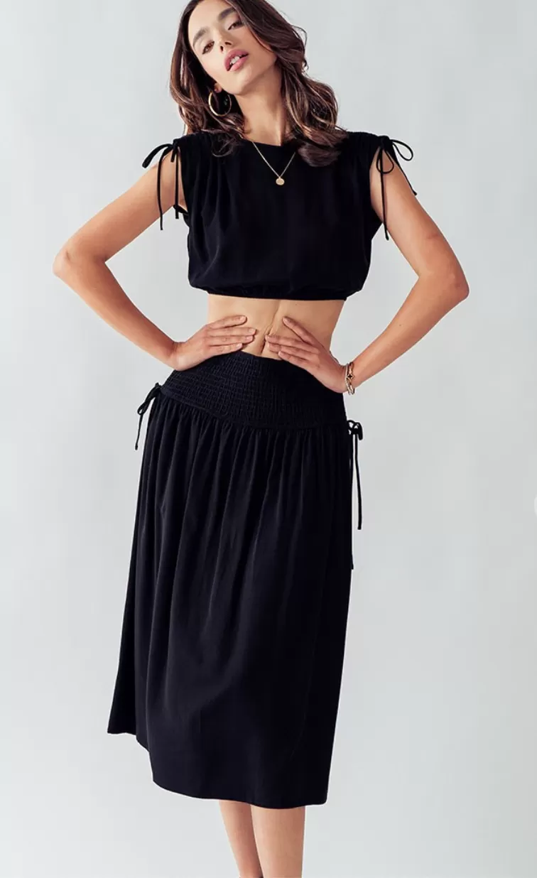 Urban Daizy Sleeveless Ruched Crop Top