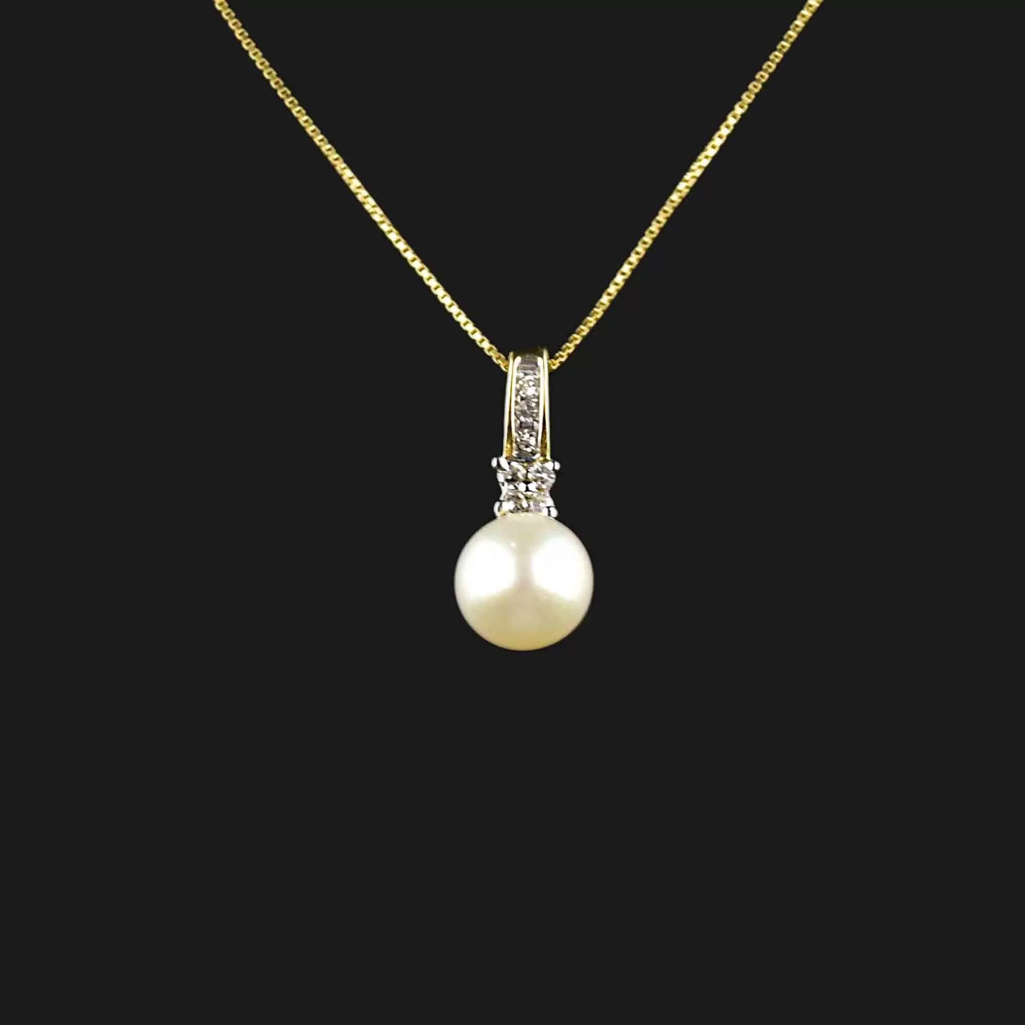 Vintage 10K Gold Diamond Pearl Pendant Necklace