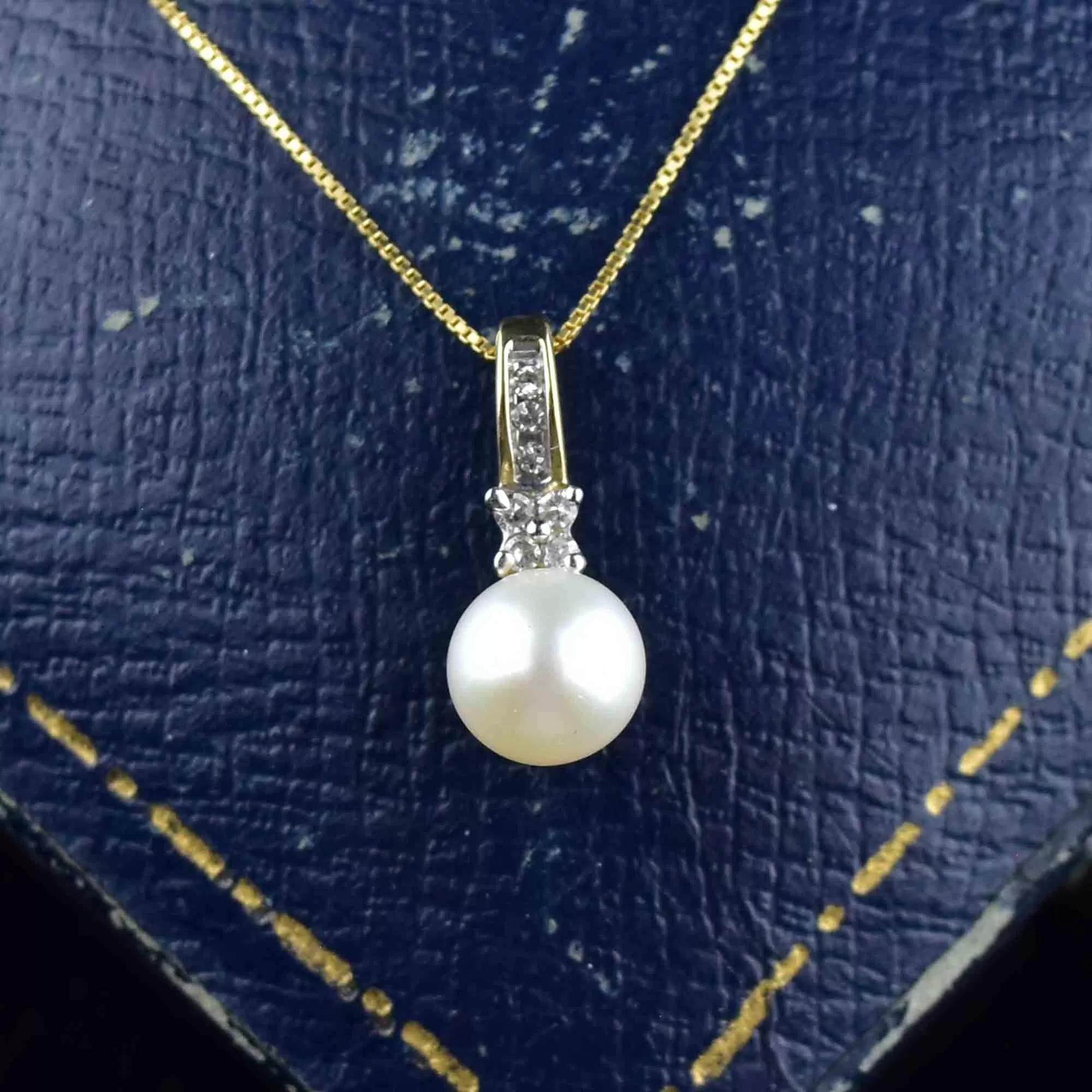 Vintage 10K Gold Diamond Pearl Pendant Necklace