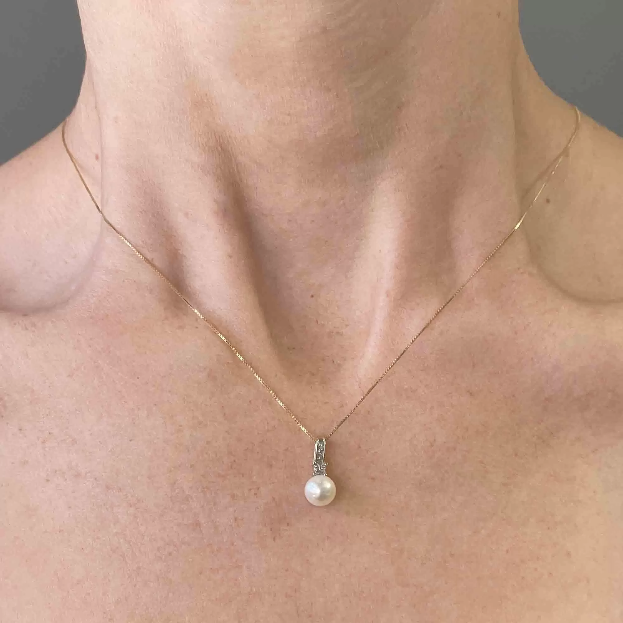 Vintage 10K Gold Diamond Pearl Pendant Necklace