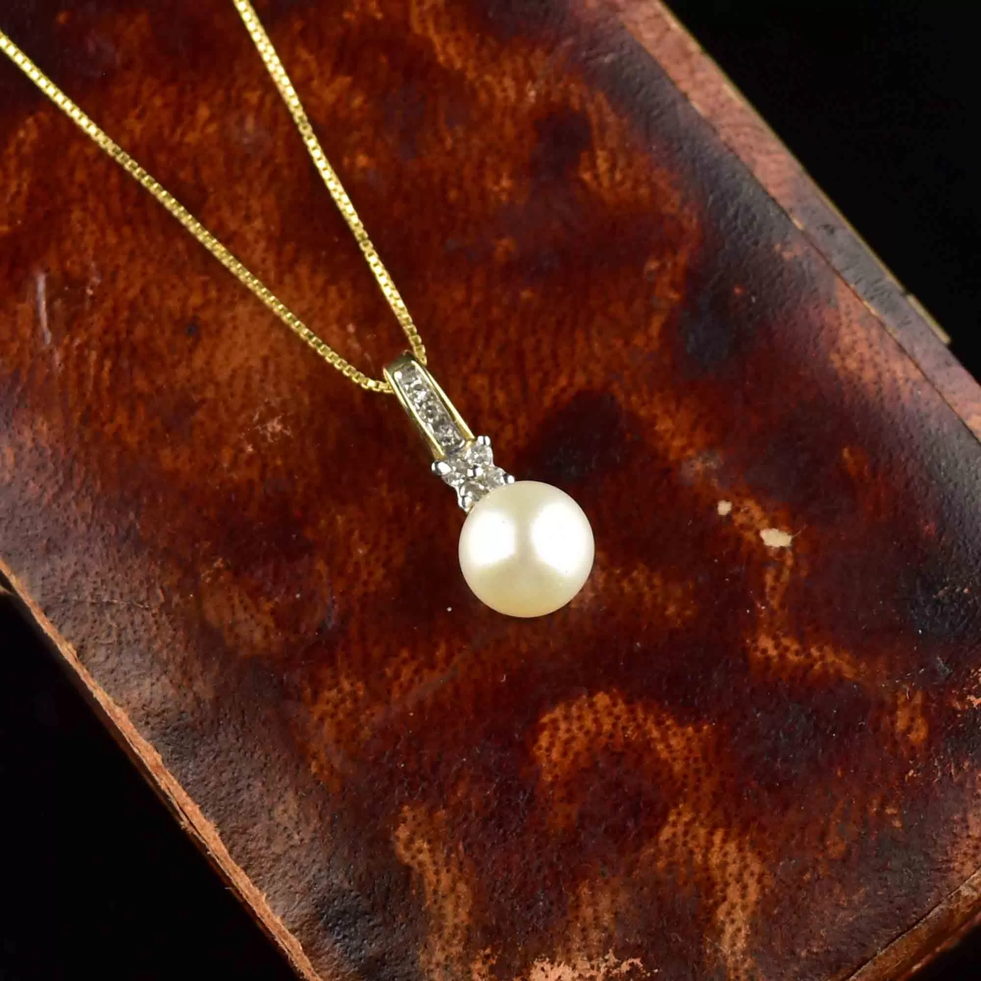 Vintage 10K Gold Diamond Pearl Pendant Necklace